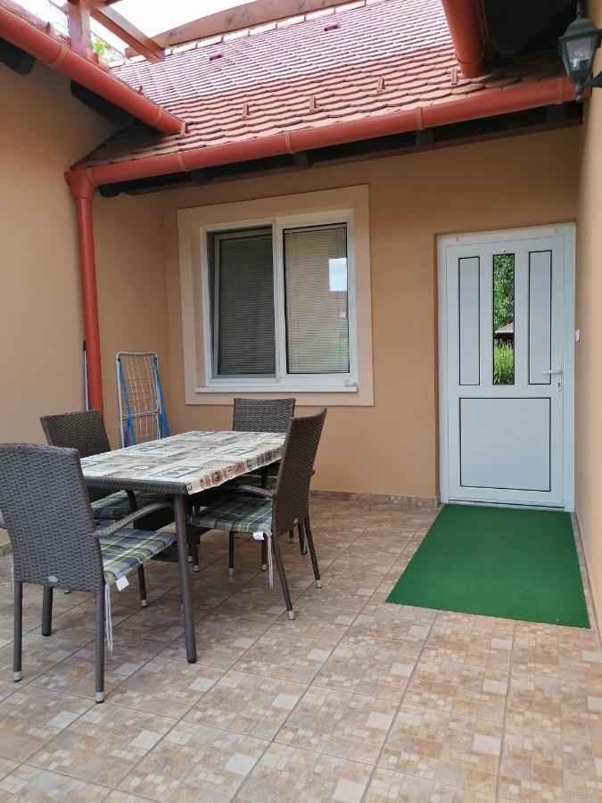 Kaktuszvirag Apartmanhaz Hajduszoboszlo Exterior photo